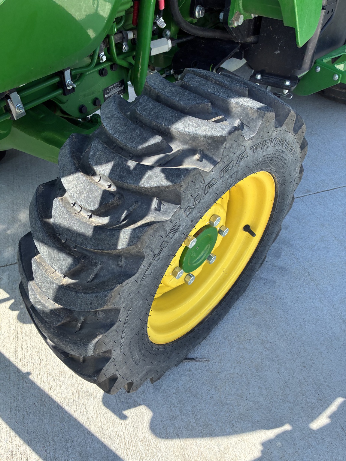 2022 John Deere 3039R Image 8
