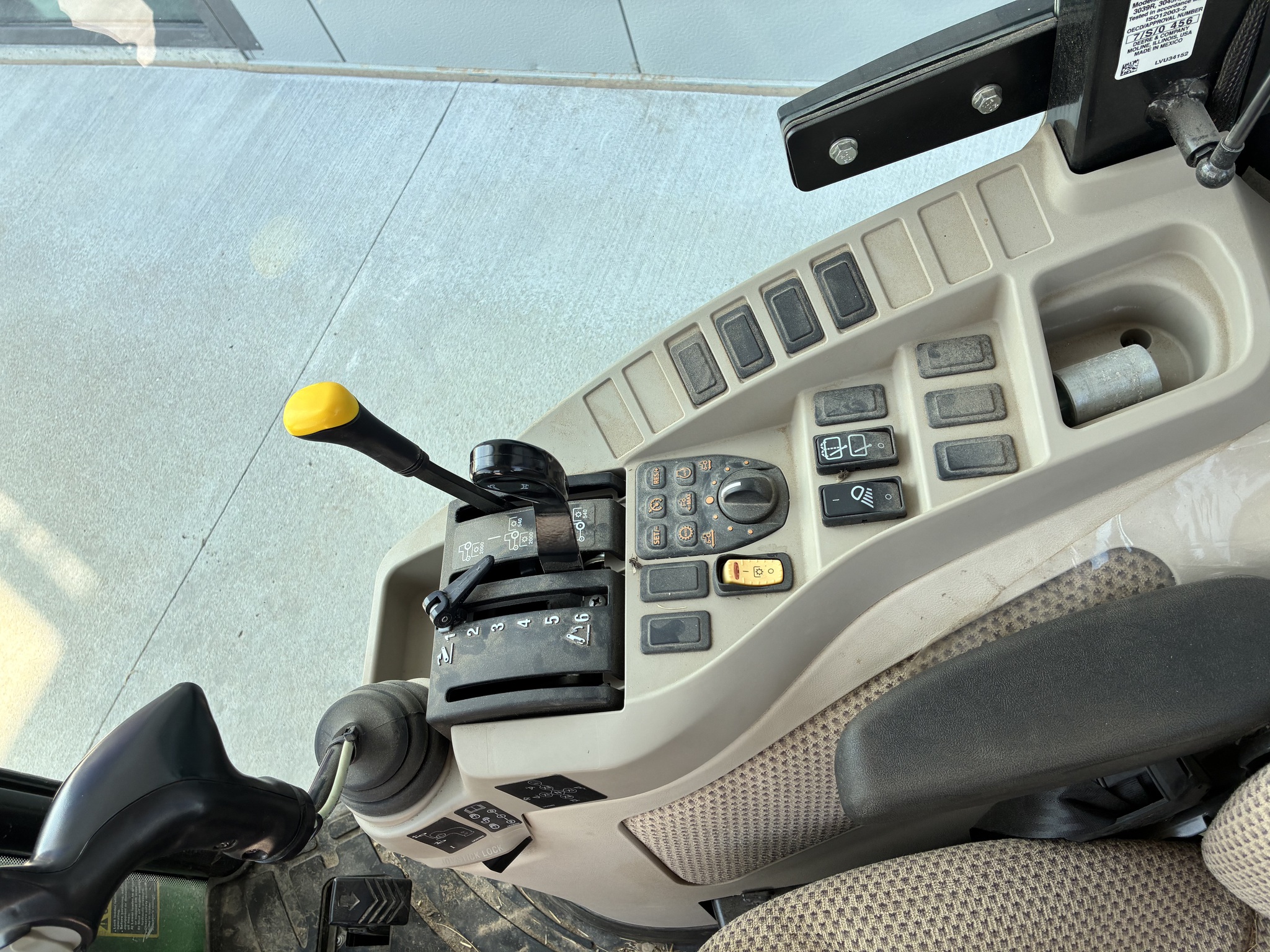 2022 John Deere 3039R Image 15