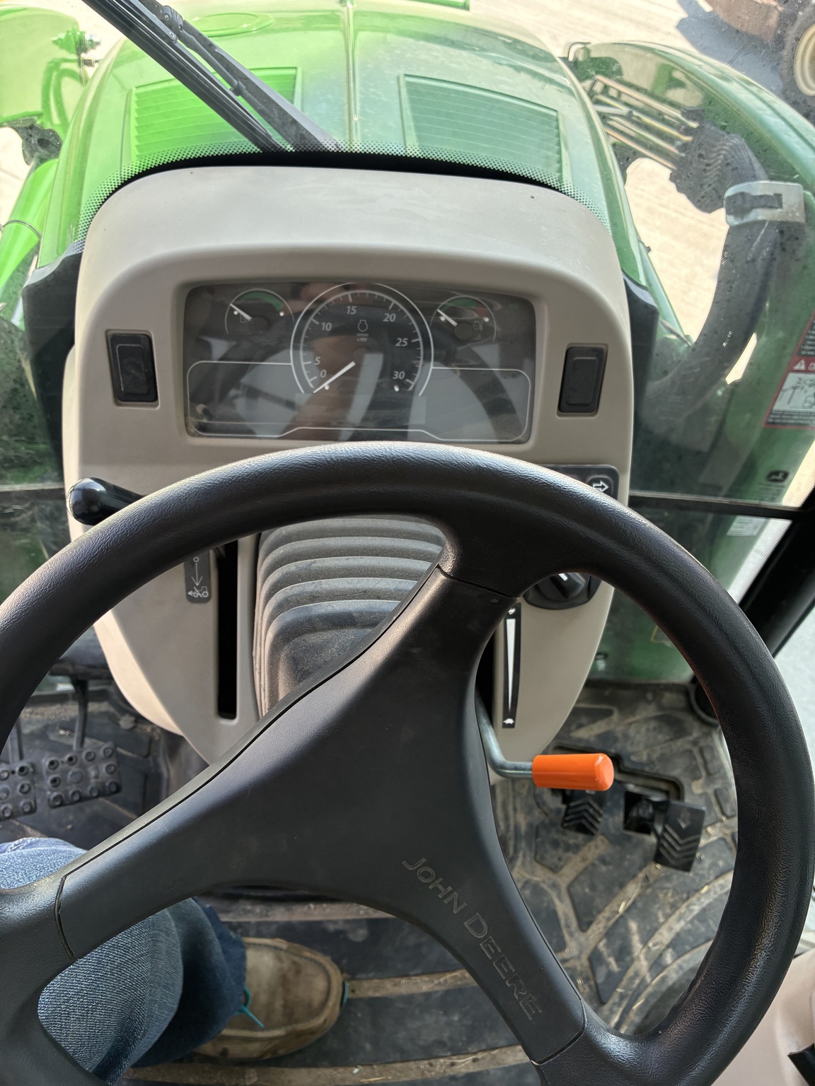 2022 John Deere 3039R Image 12