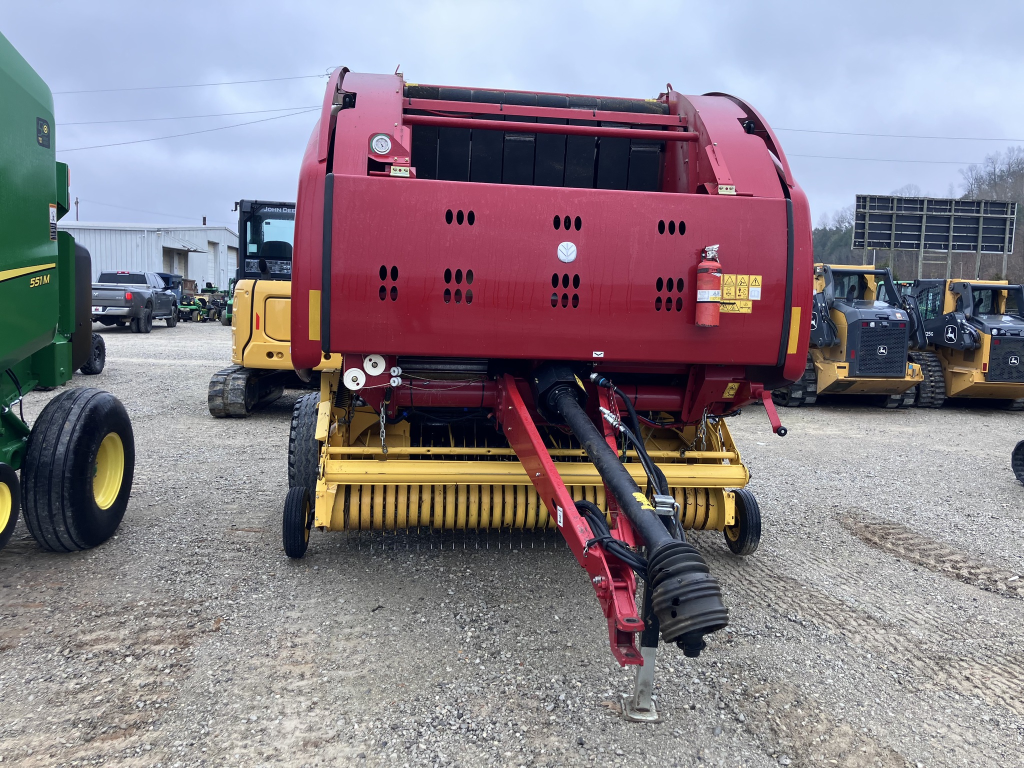 2017 New Holland Rollbelt 560