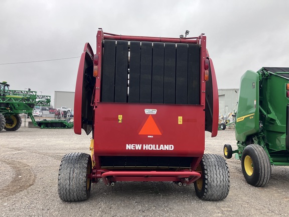 2017 New Holland Rollbelt 560