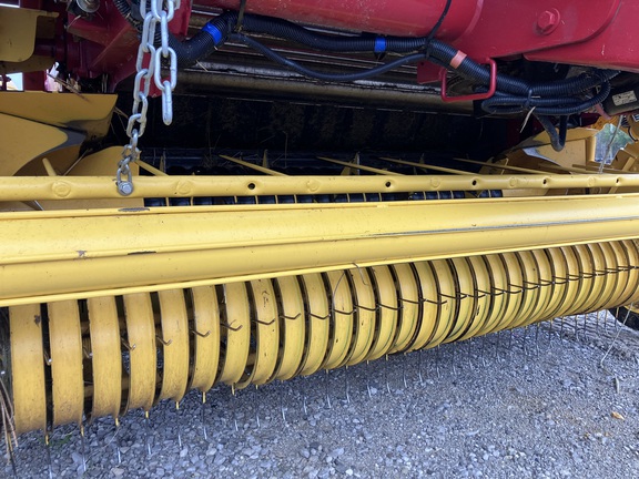 2017 New Holland Rollbelt 560