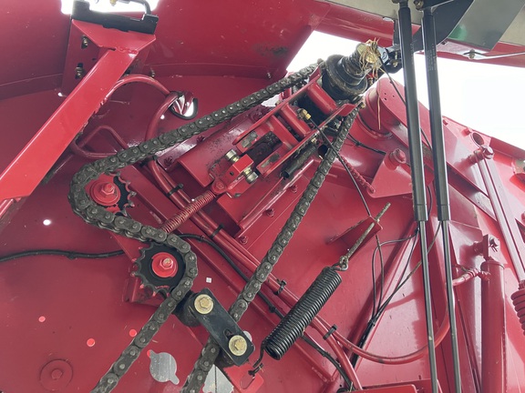 2017 New Holland Rollbelt 560