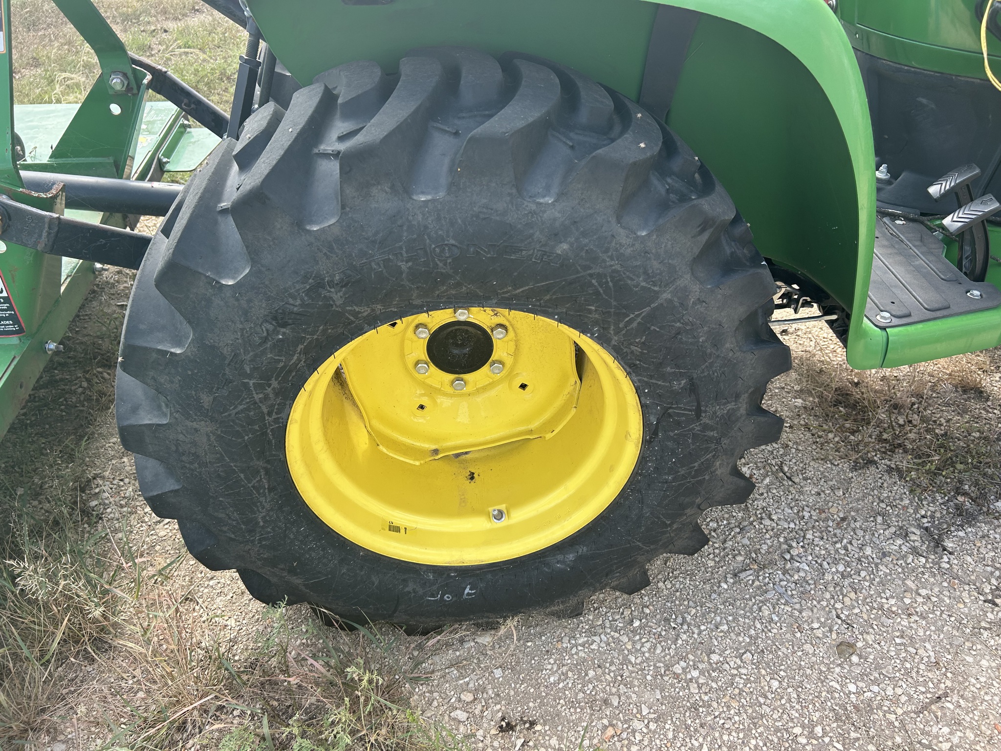 2018 John Deere 3038E Image 12