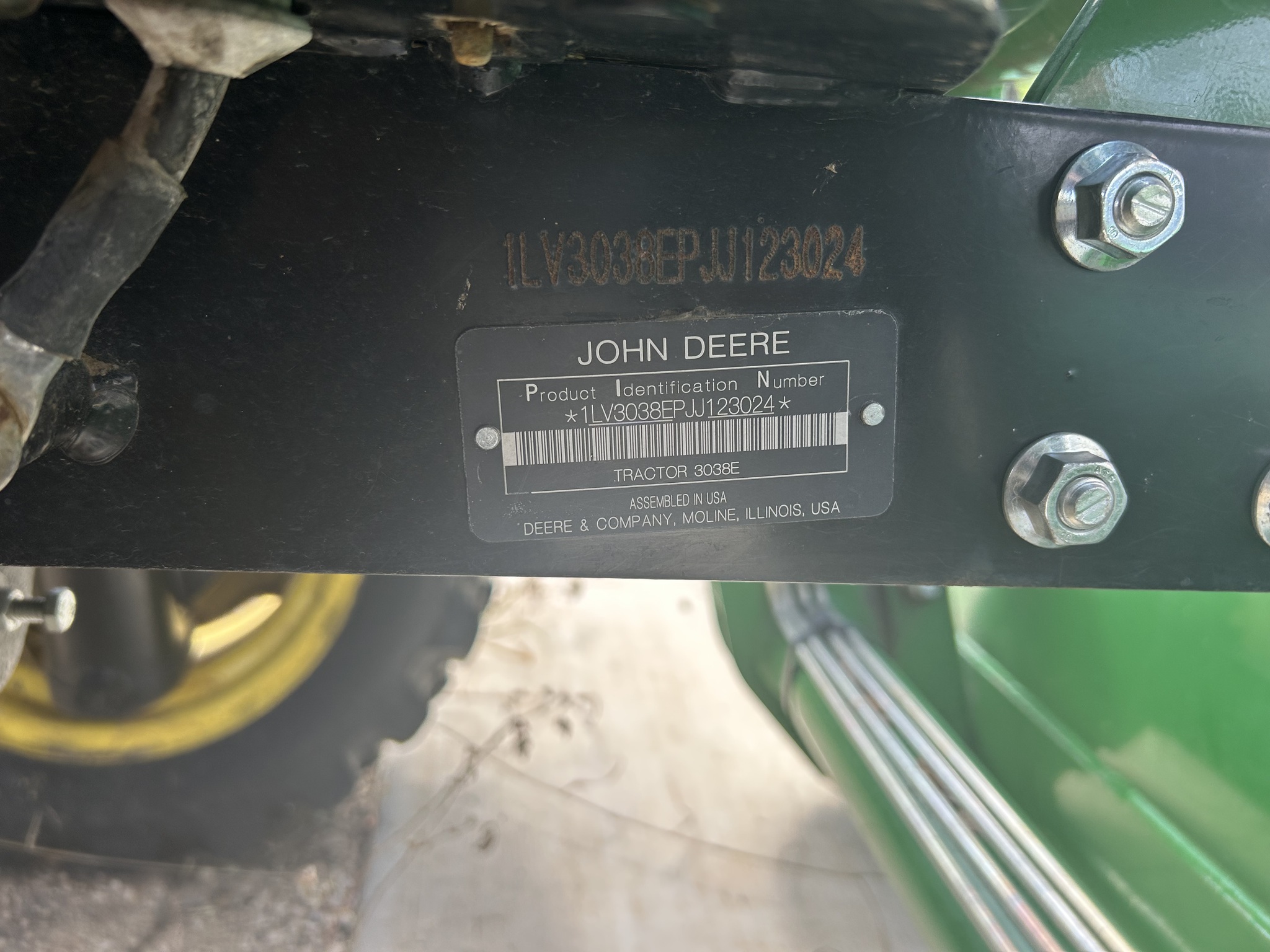 2018 John Deere 3038E Image 16