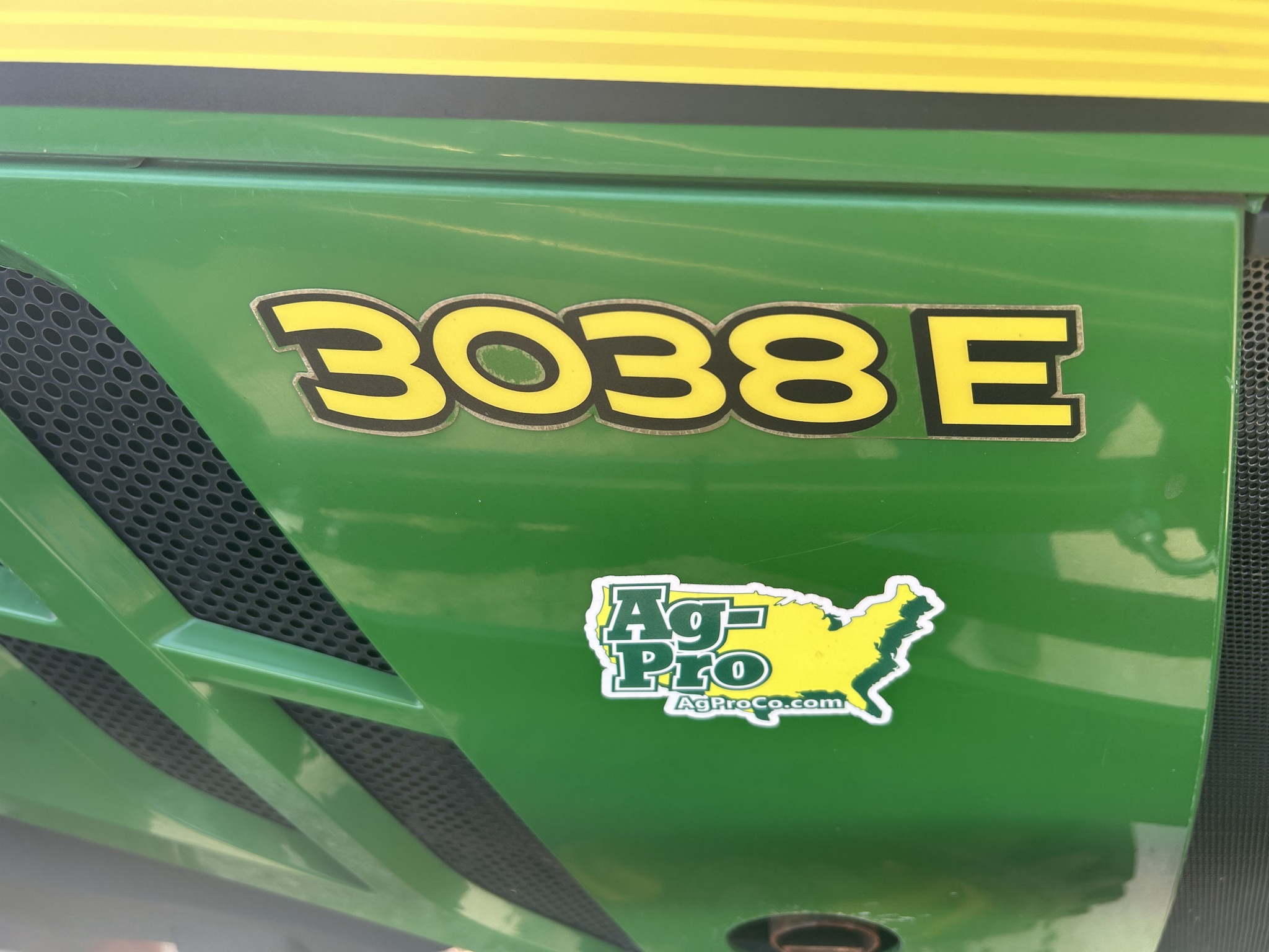 2018 John Deere 3038E Image 14