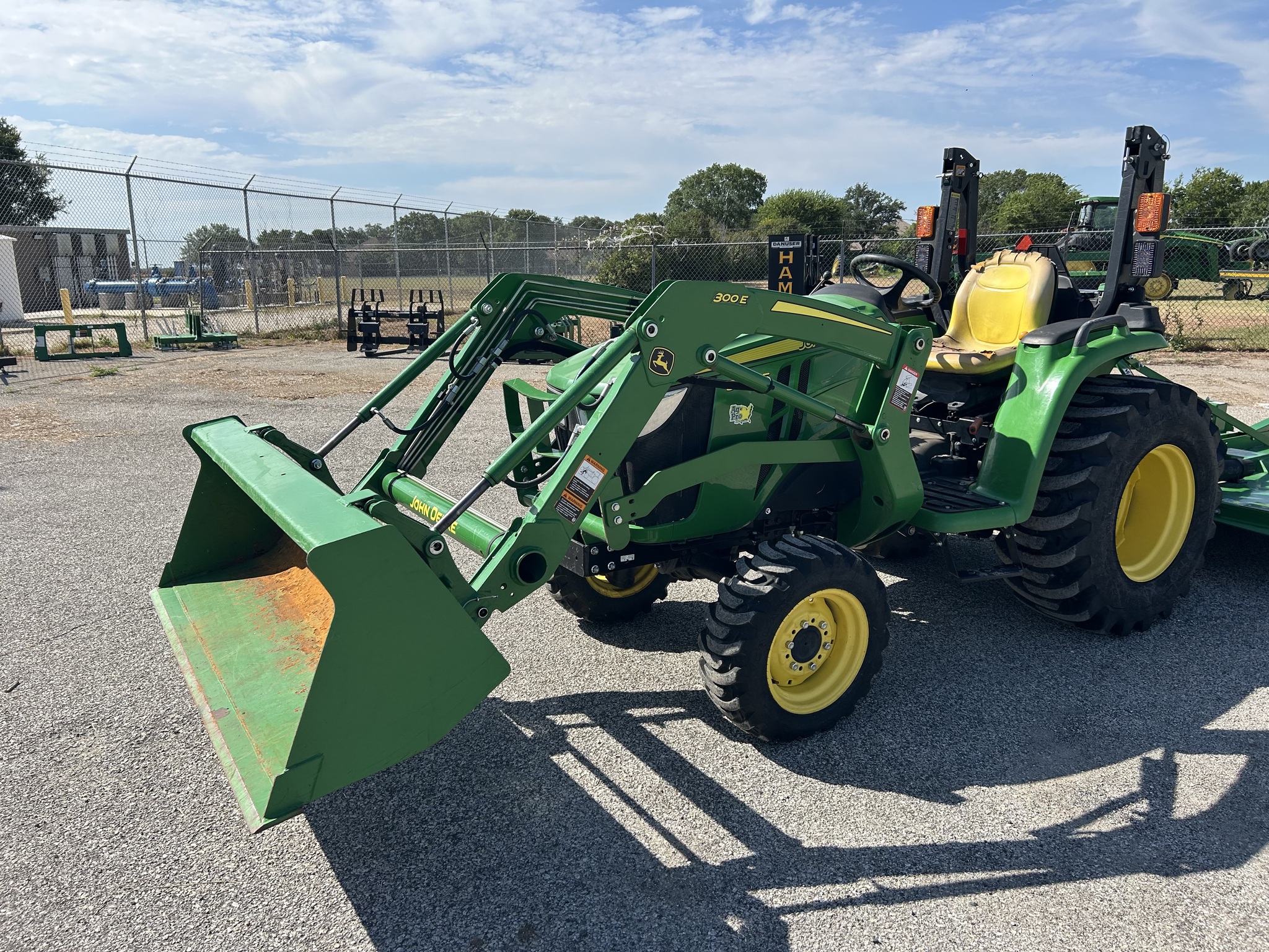 2018 John Deere 3038E Image 4