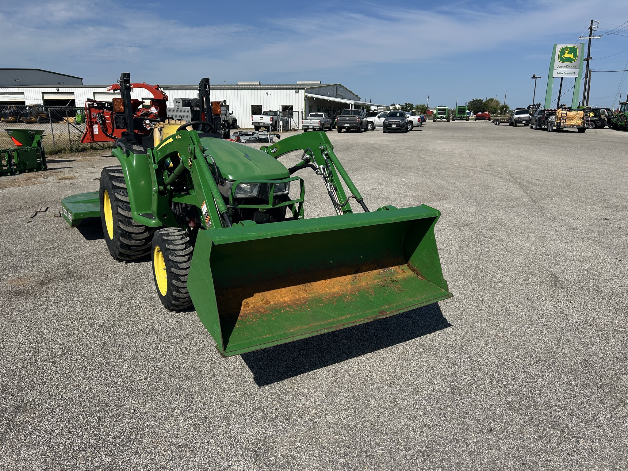 2018 John Deere 3038E Image 2