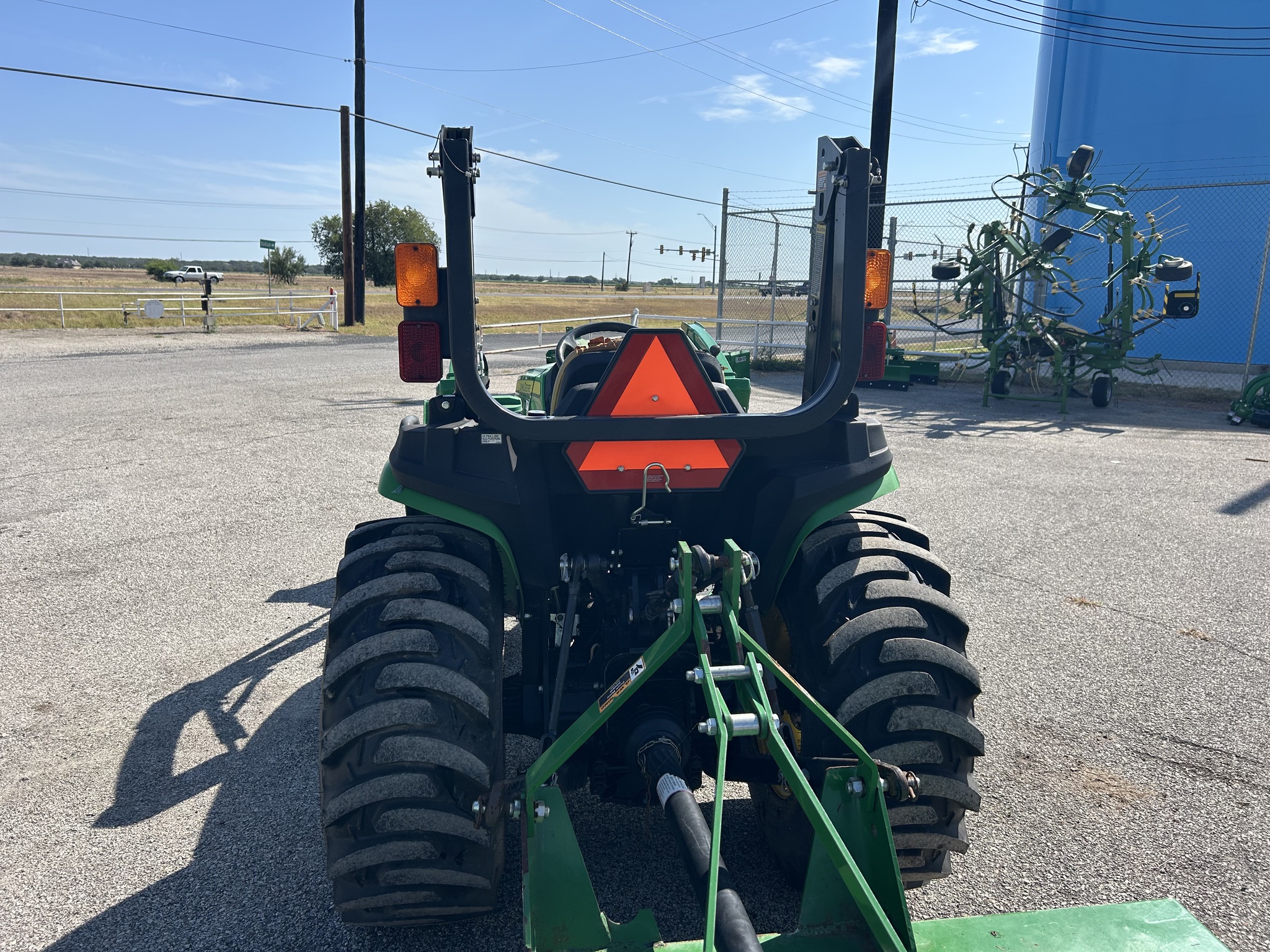 2018 John Deere 3038E Image 7