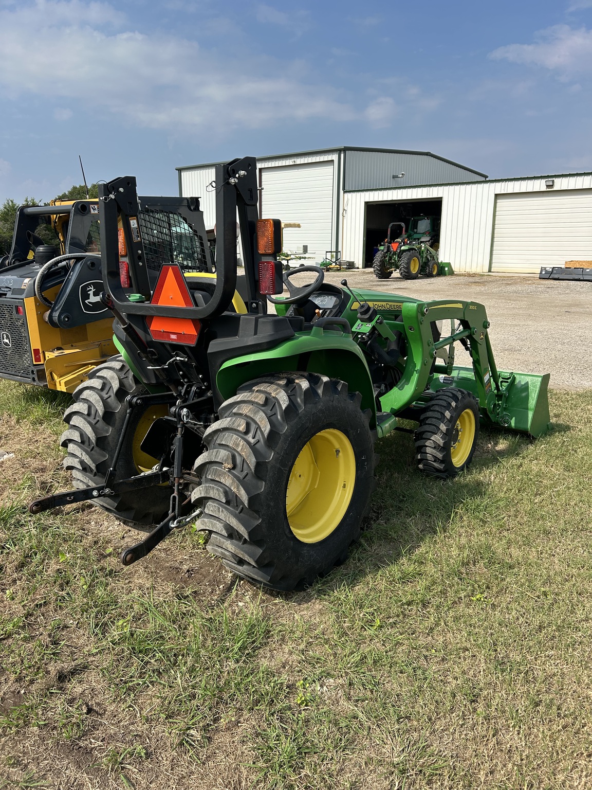 2018 John Deere 3038E Image 5