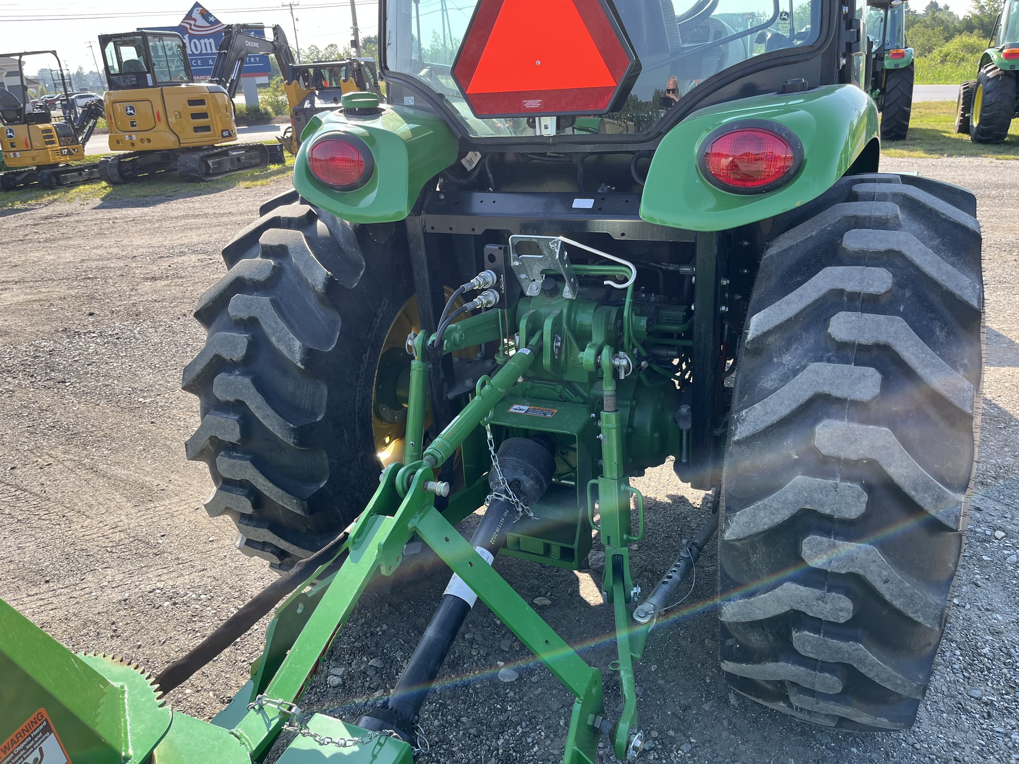 2024 John Deere 4052R Image 5