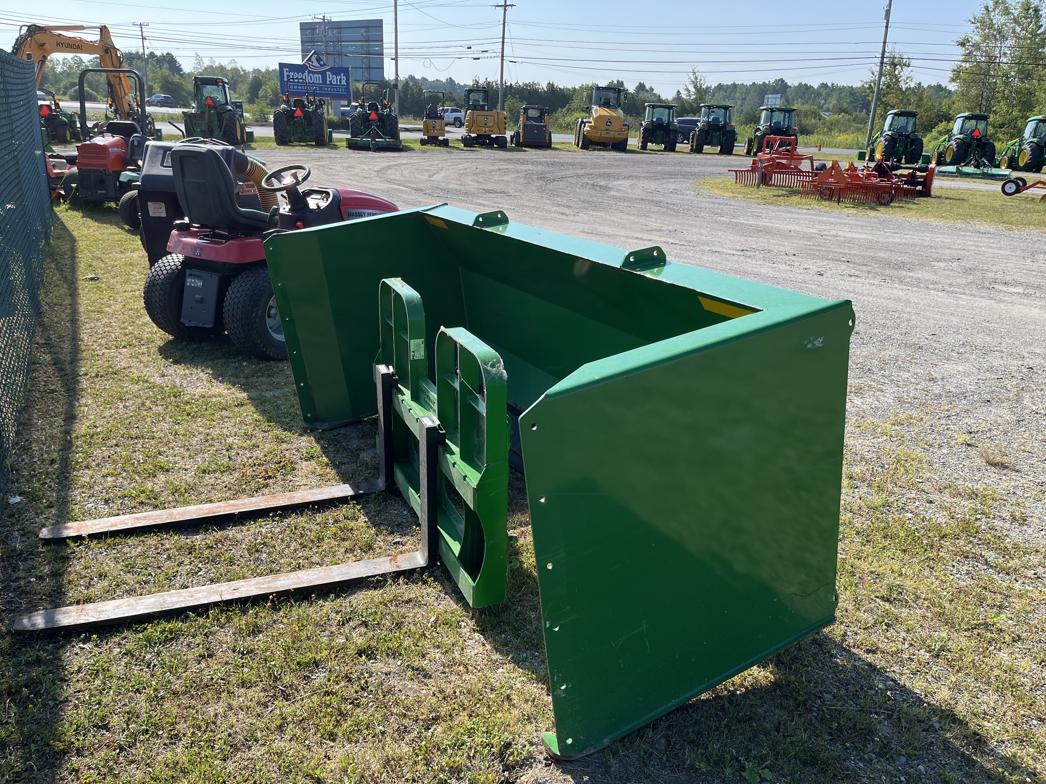 2024 John Deere 4052R Image 16