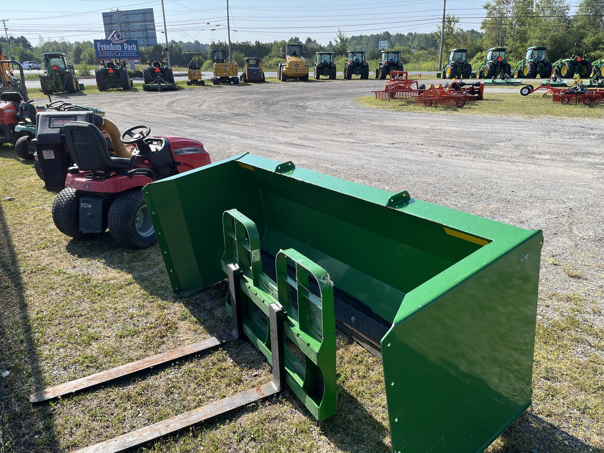 2024 John Deere 4052R Image 15