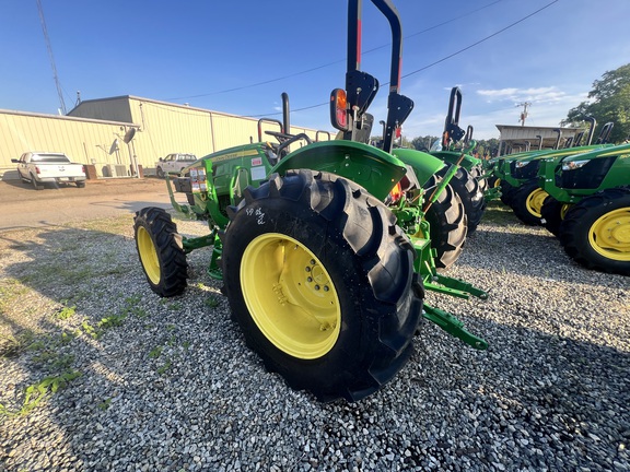 2021 John Deere 5065E Photo 3