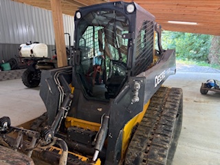 Photo of 2017 John Deere 323E