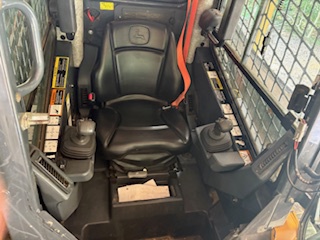 Photo of 2017 John Deere 323E