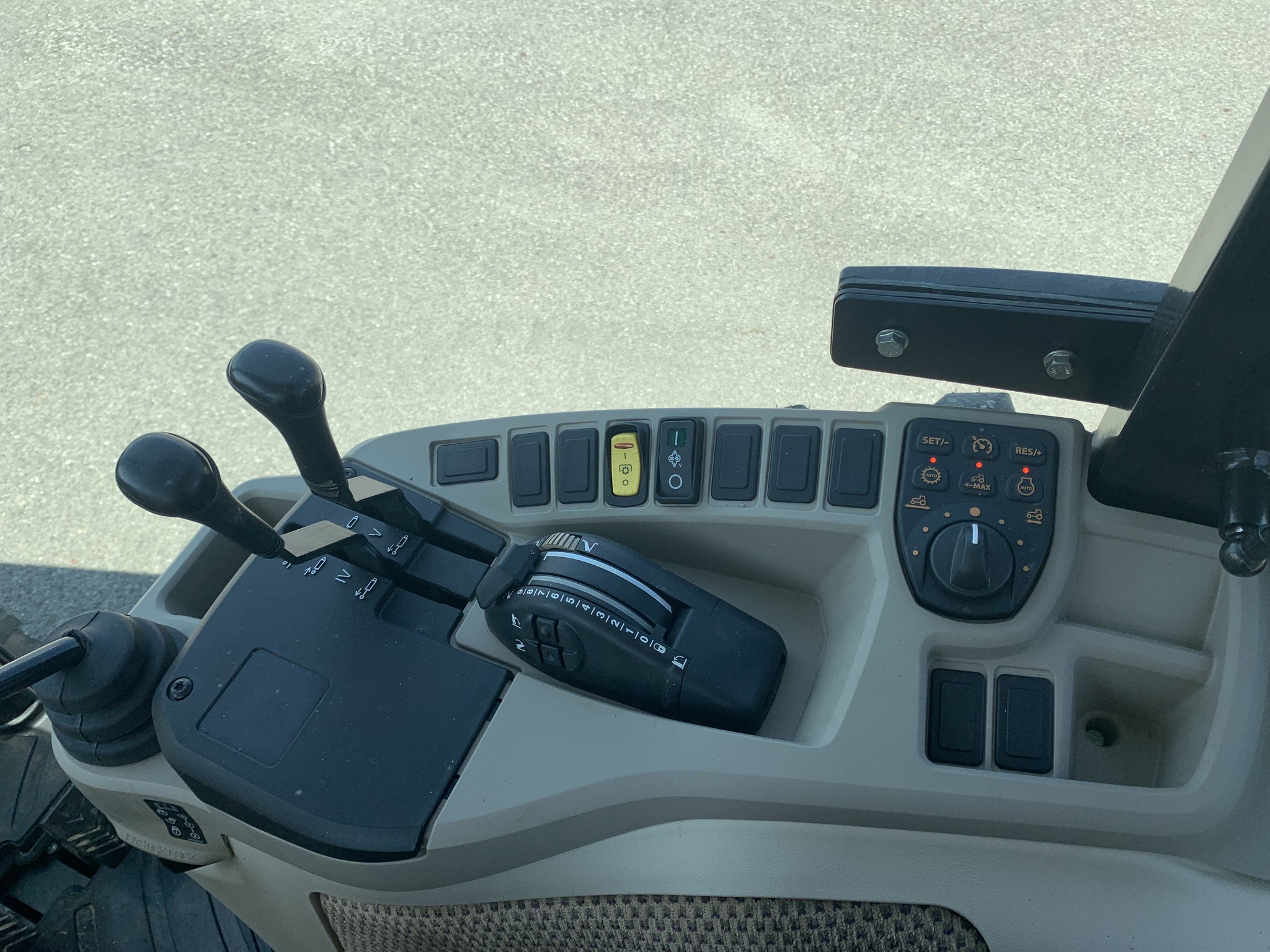 2024 John Deere 4044R Image 17