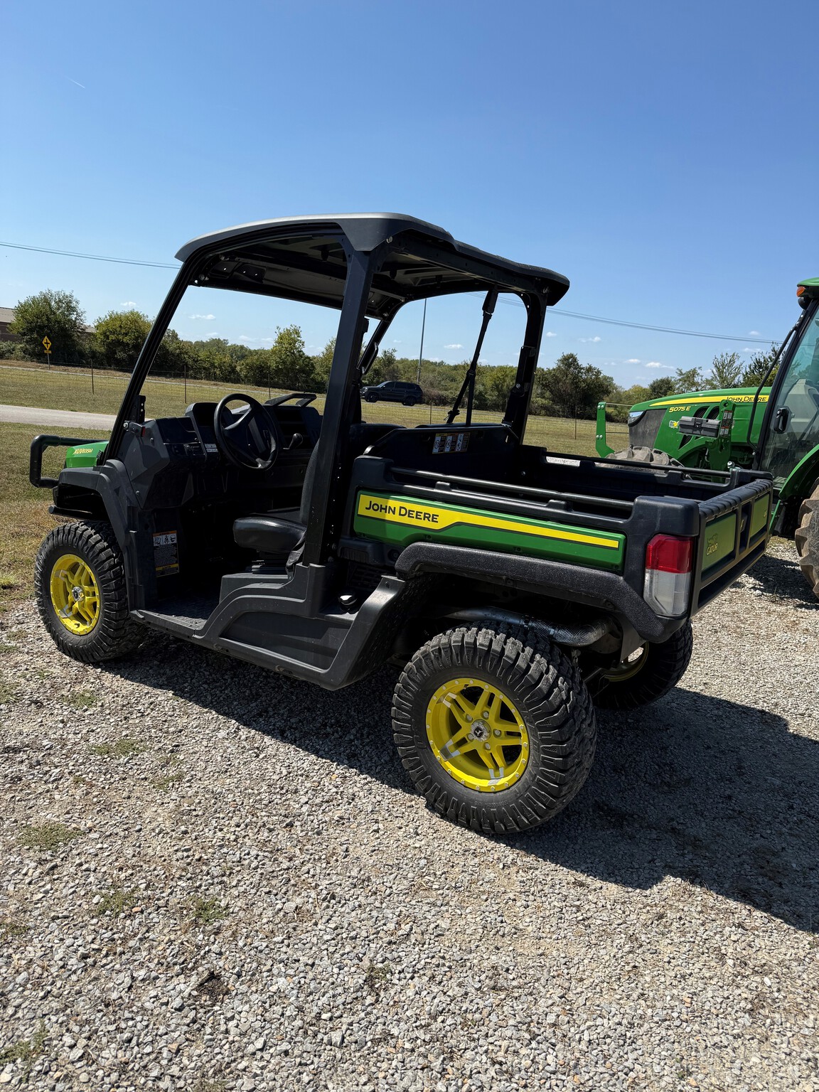 2024 John Deere XUV 835M Image 3