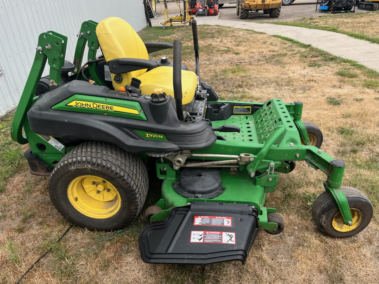2013 John Deere Z920M Image 2