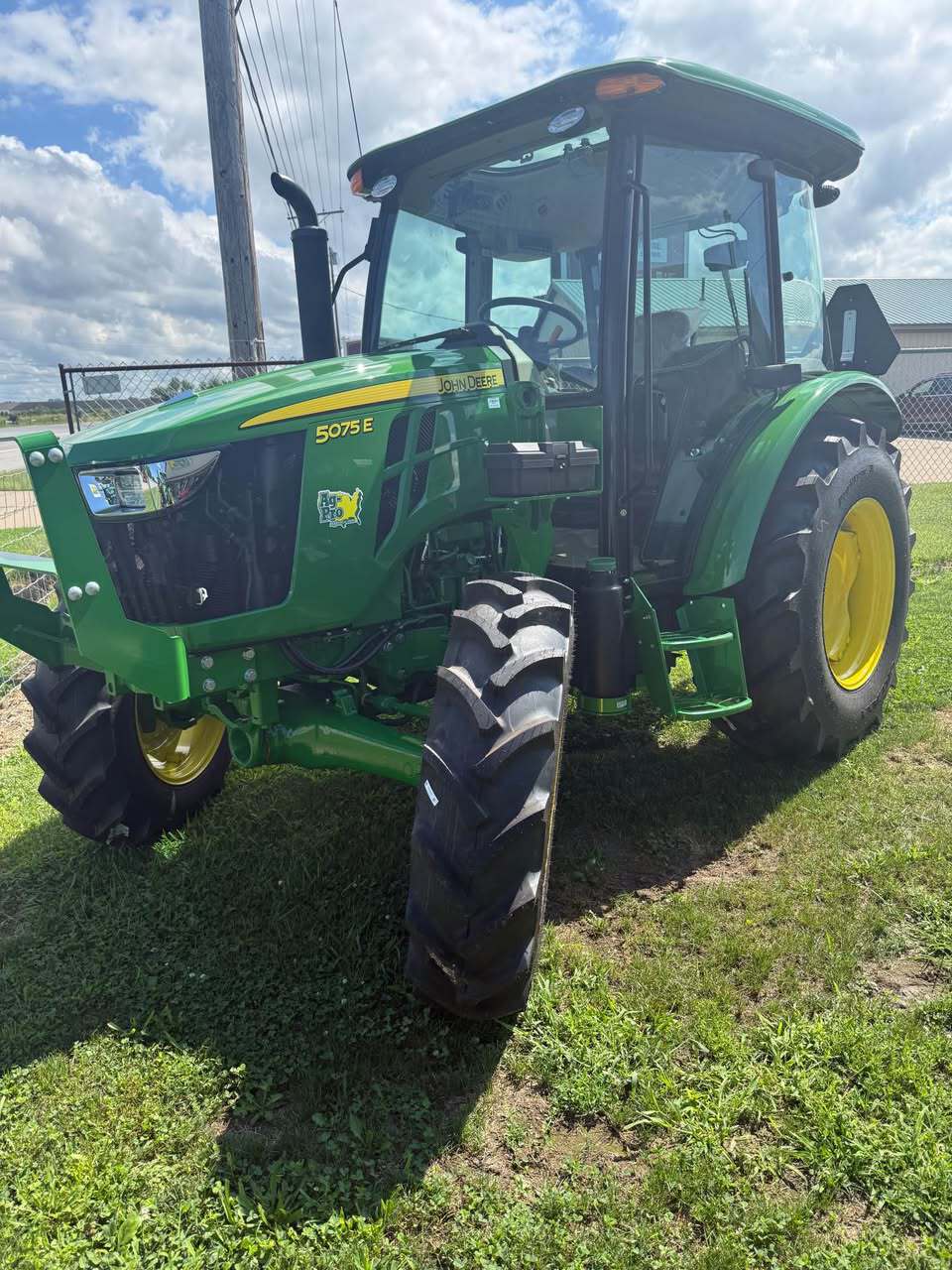 2025 John Deere 5075E Image 1