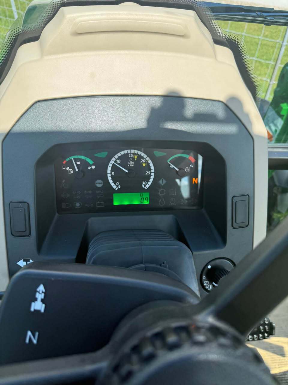 2025 John Deere 5075E Image 6