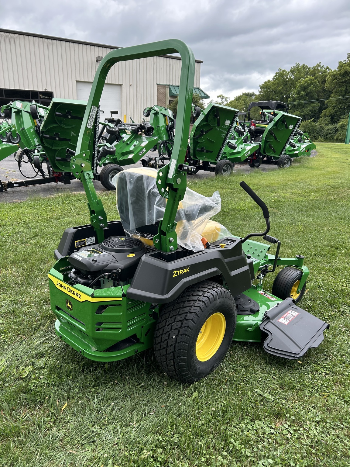 2025 John Deere Z515E Image 3