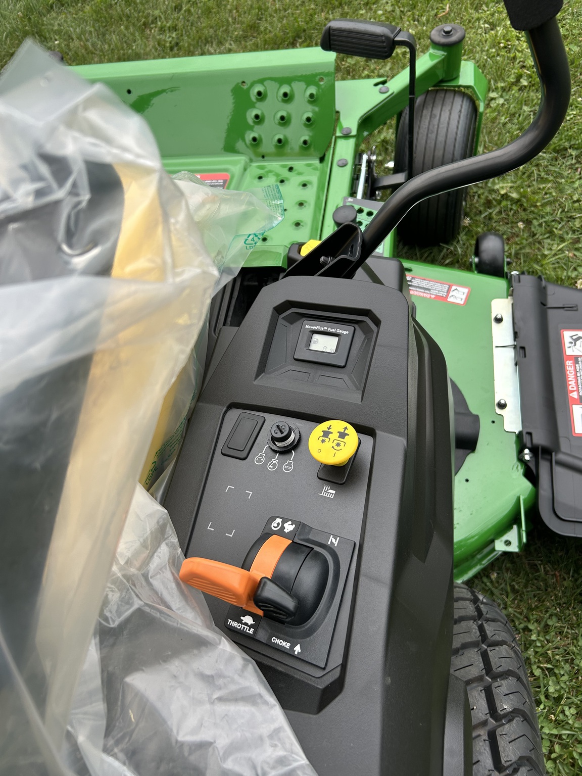 2025 John Deere Z515E Image 6