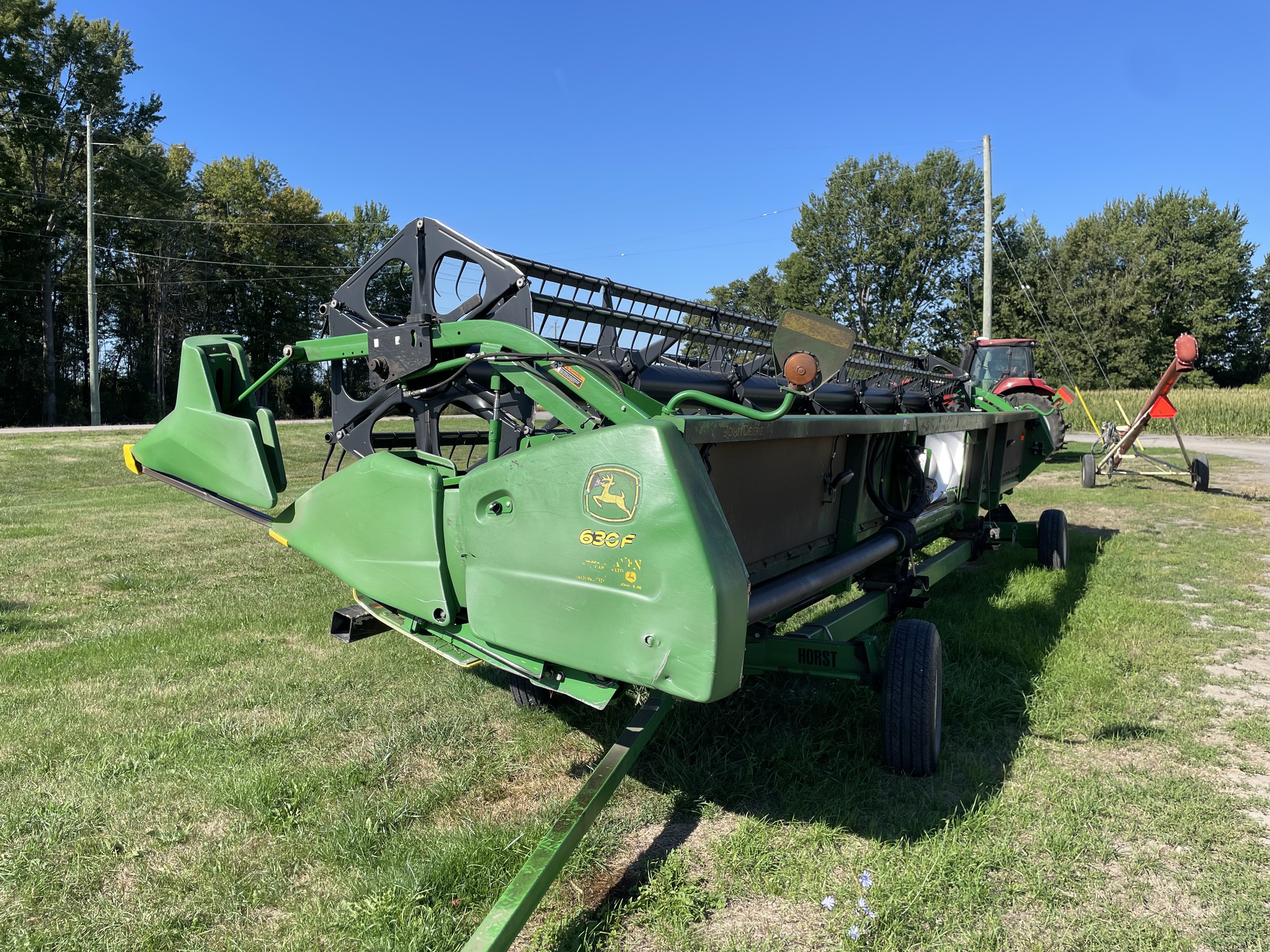 2011 John Deere 630F Image 3