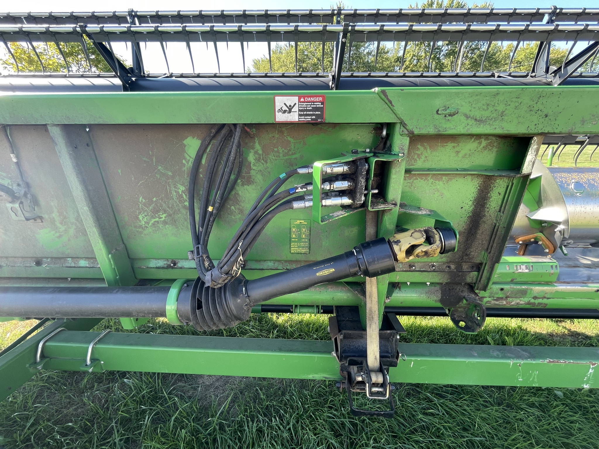 2011 John Deere 630F Image 5