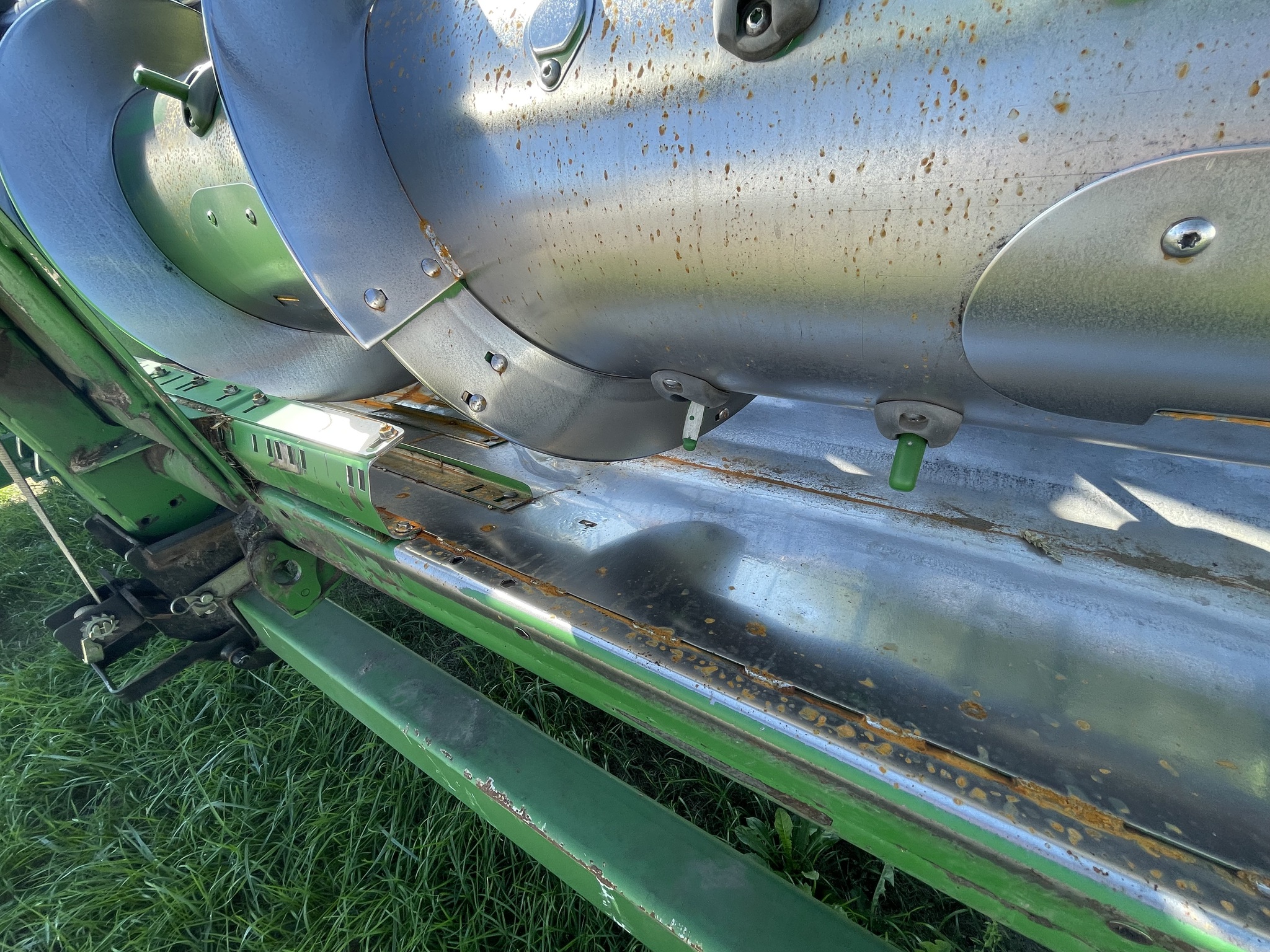 2011 John Deere 630F Image 8