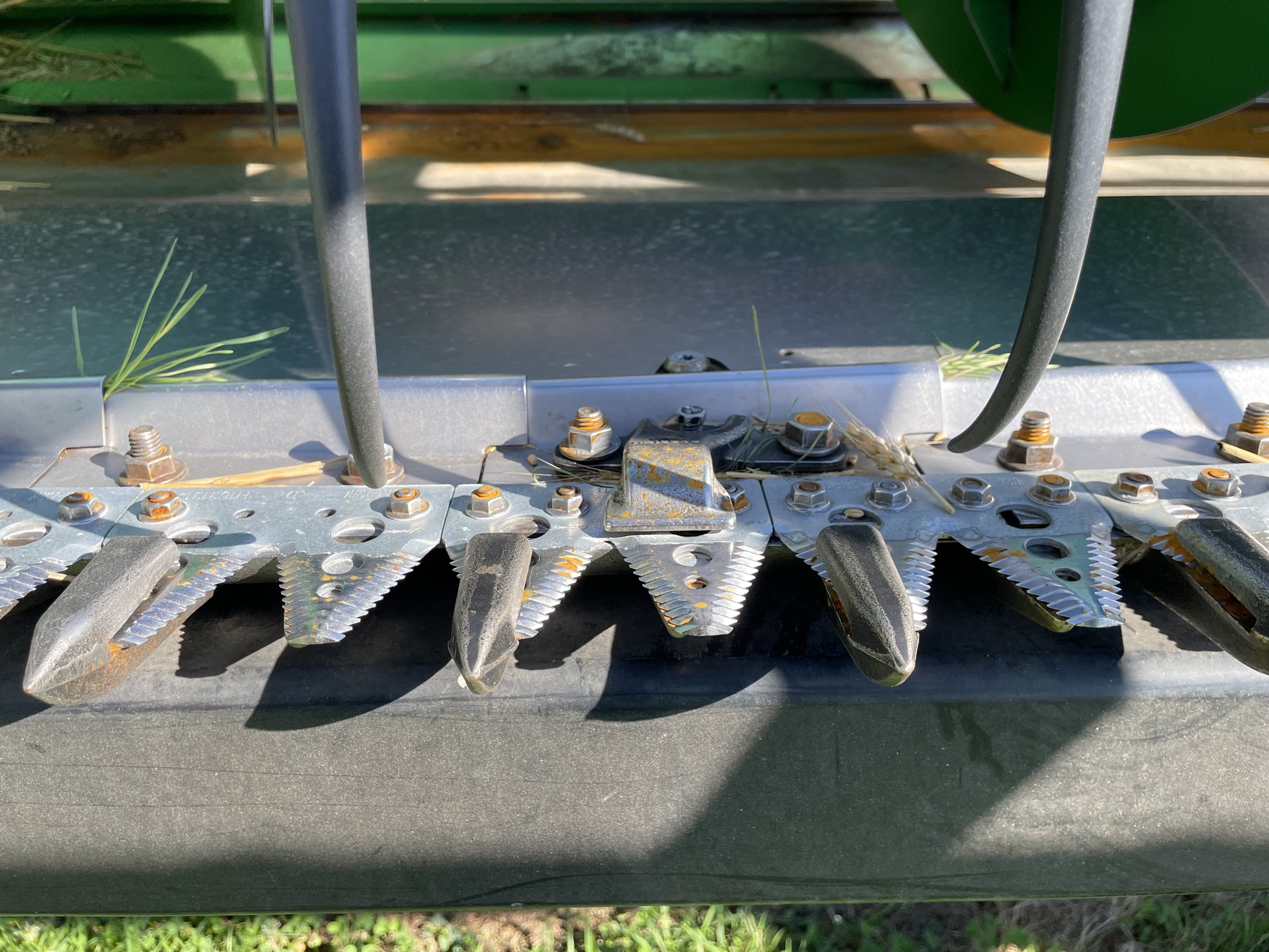 2011 John Deere 630F Image 15