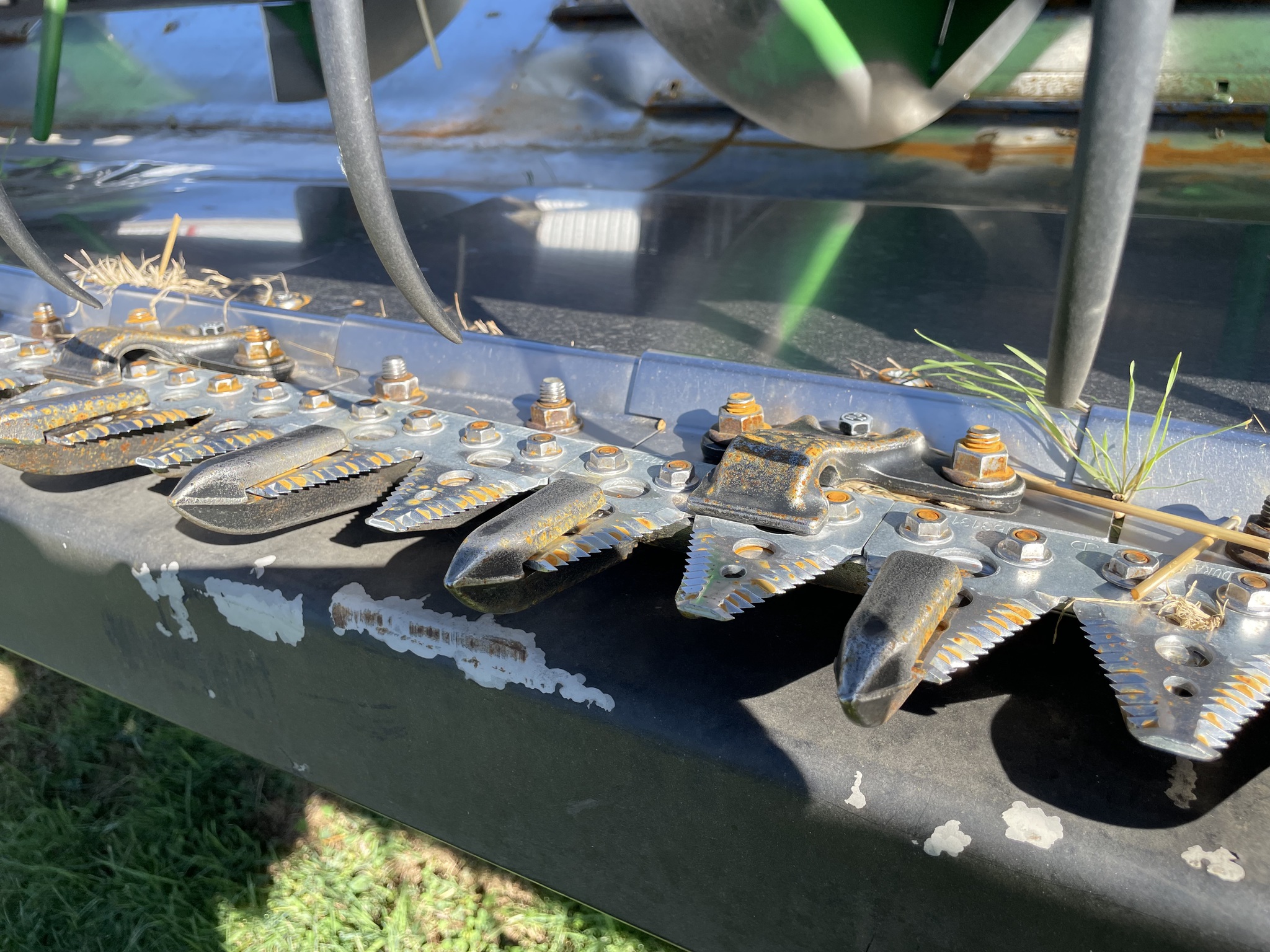 2011 John Deere 630F Image 16