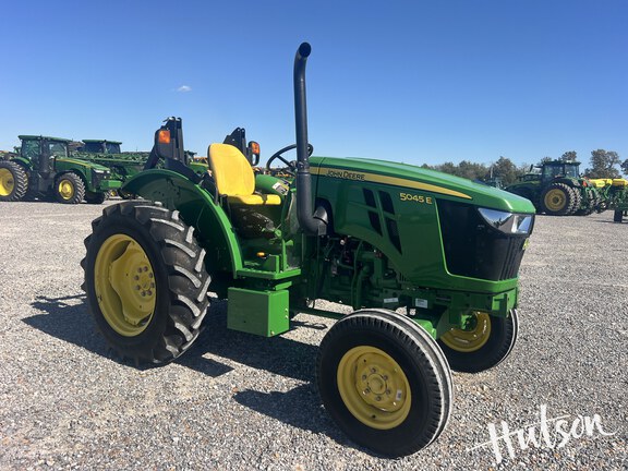 Photo of 2022 John Deere 5045E