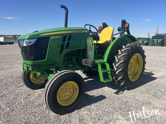 Photo of 2022 John Deere 5045E