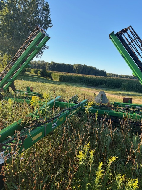 John Deere 200 Image 1