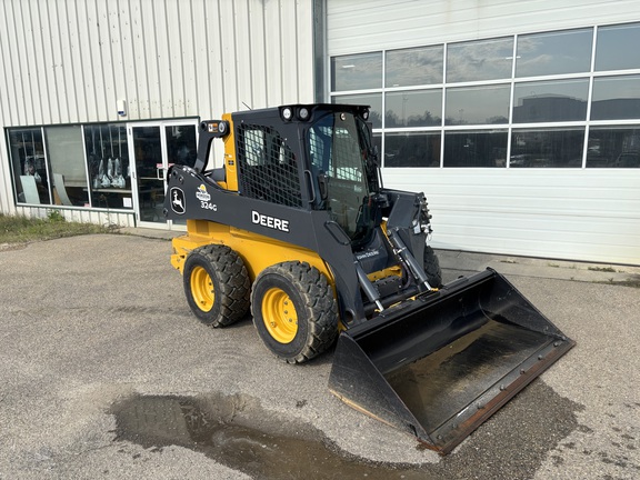  John Deere 324G