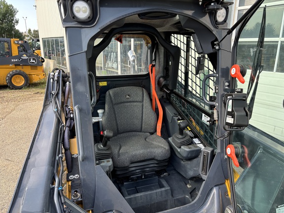 Used 2022 John Deere 324G Skid Steer Loaders at Horizon Ag & Turf in Edmonton West, AB - Photo9