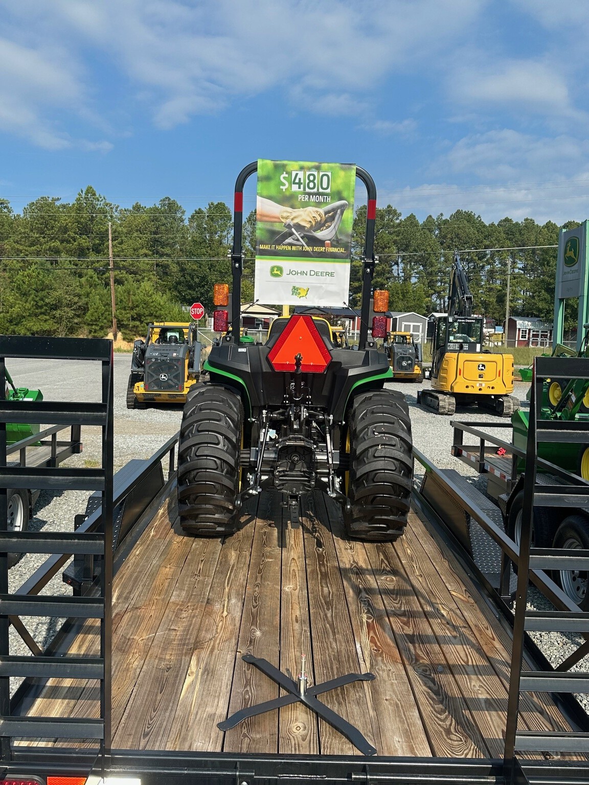 2025 John Deere 3032E Image 3