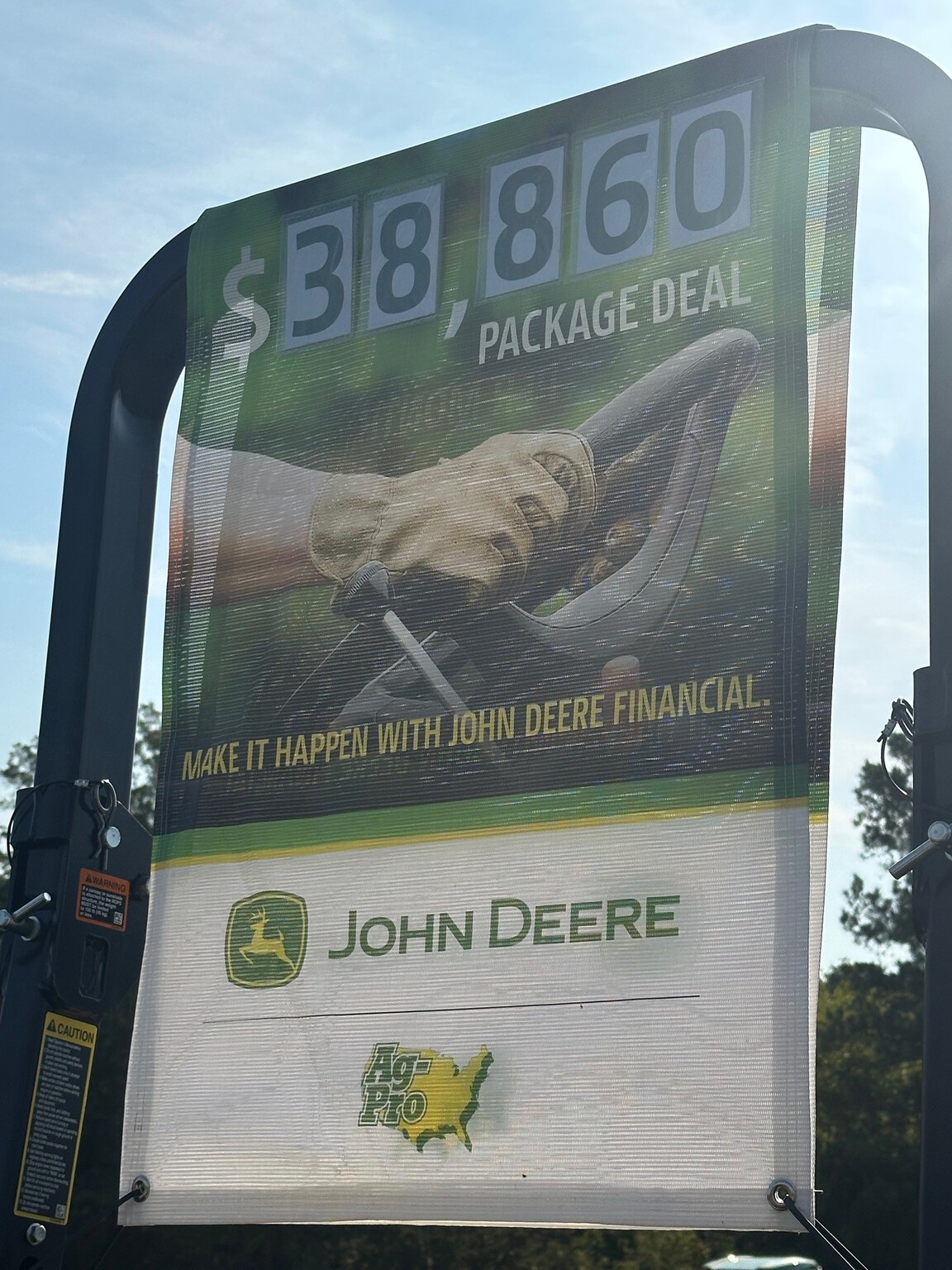 2025 John Deere 3032E Image 4