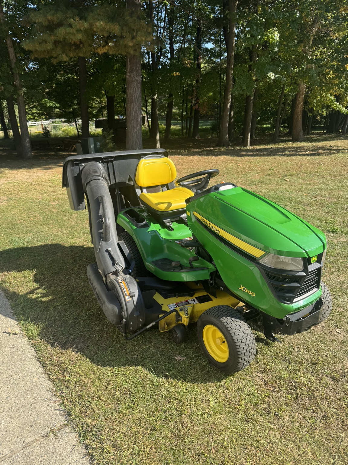 2015 John Deere X360 Image 2