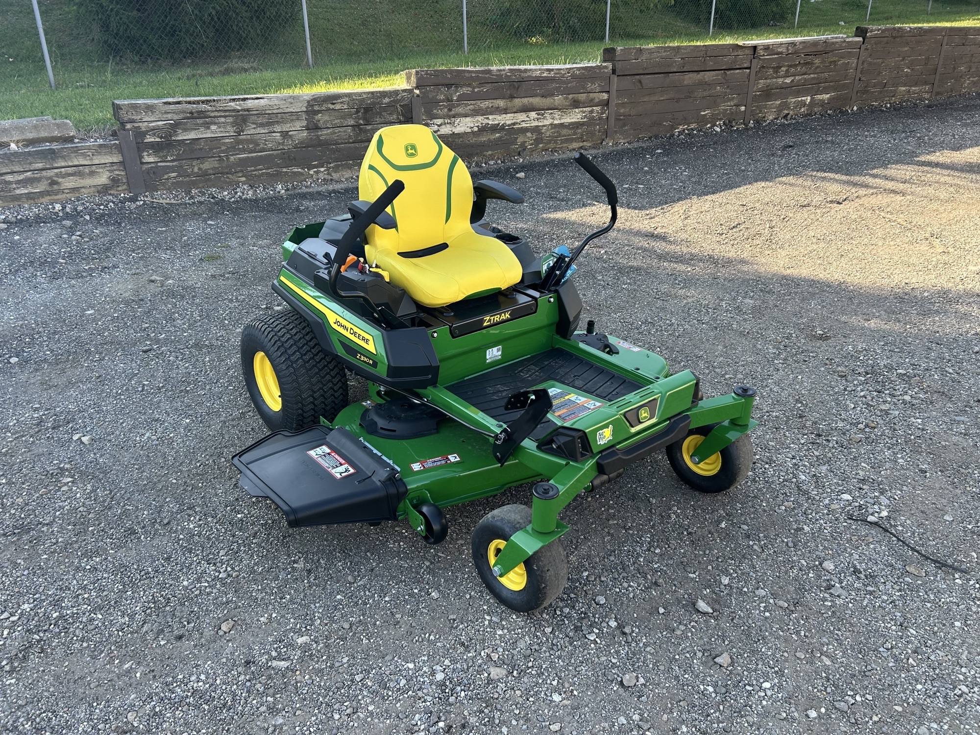 2025 John Deere Z330R Image 4