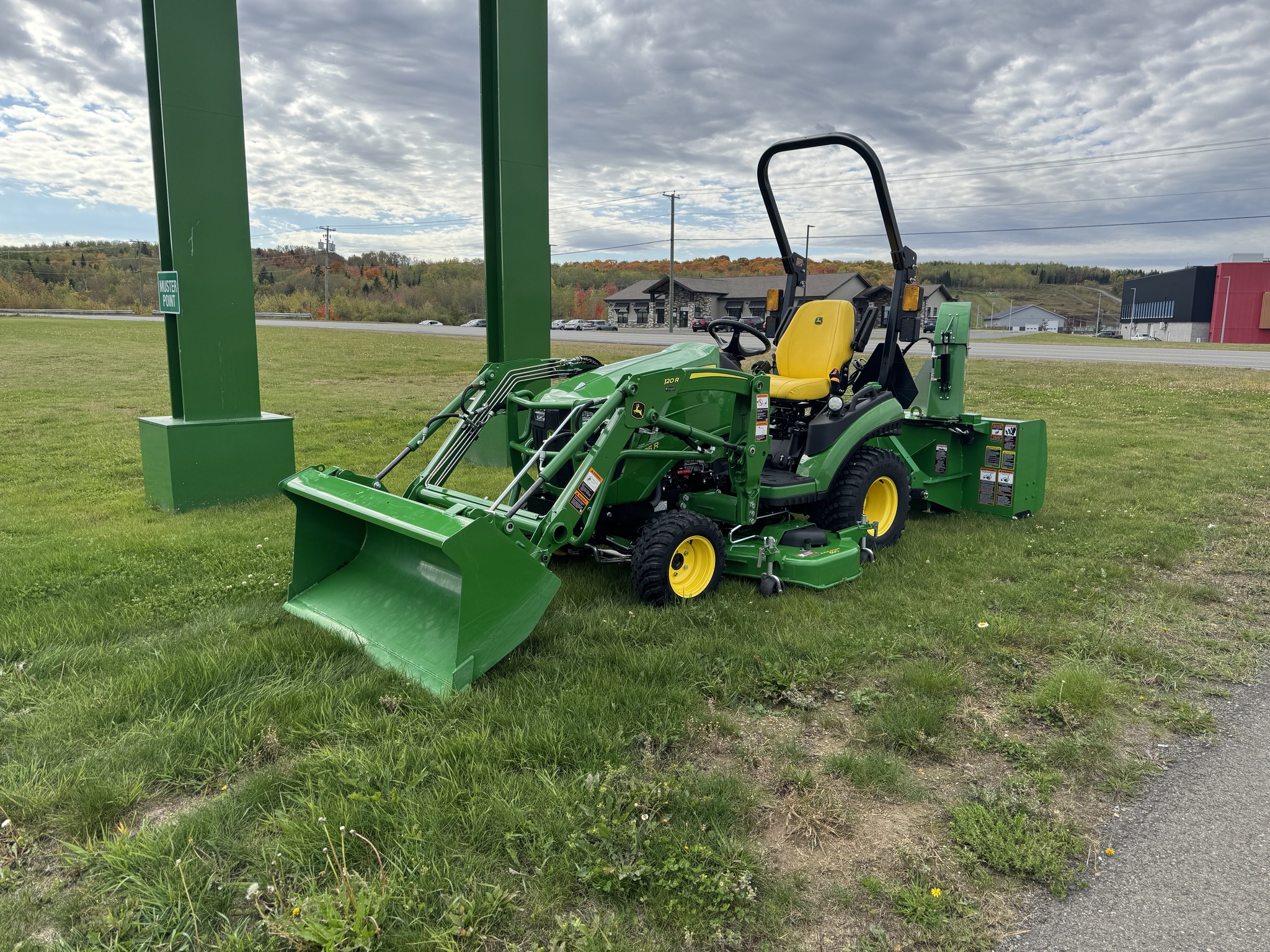 2023 John Deere 1025R Image 1