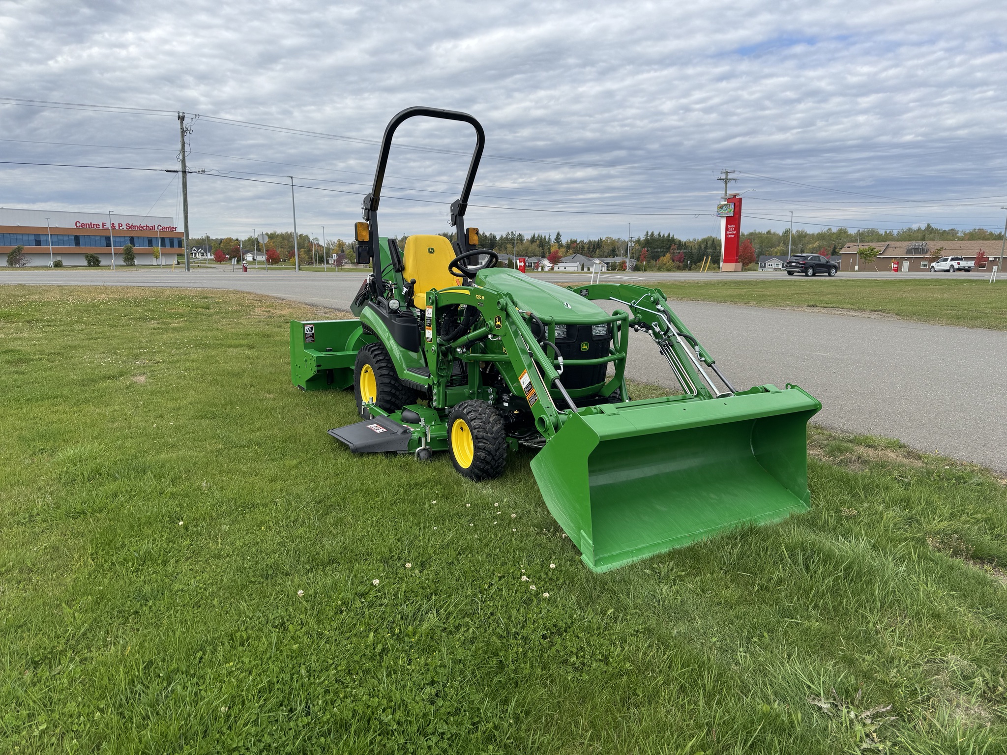 2023 John Deere 1025R Image 5