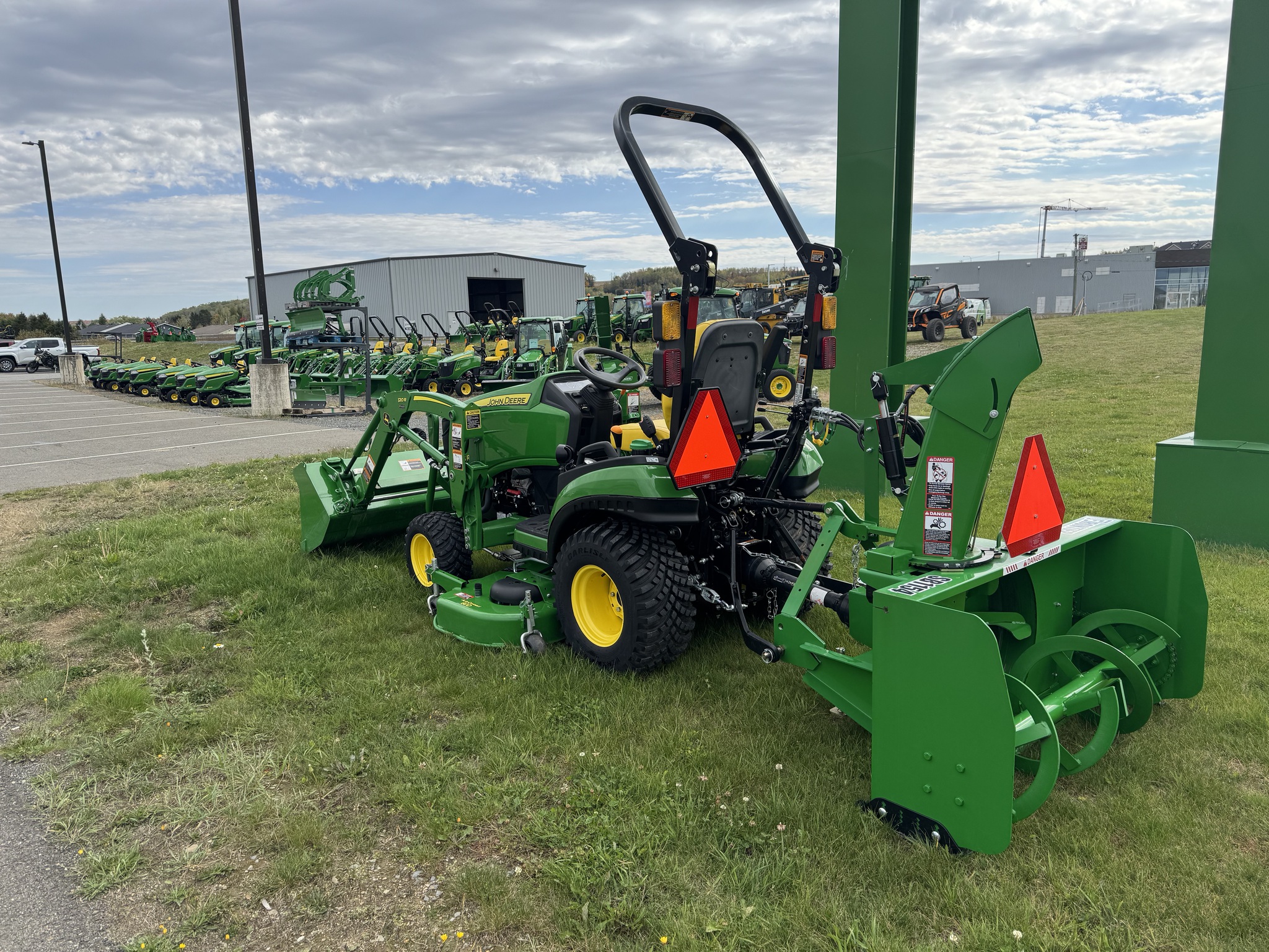 2023 John Deere 1025R Image 9