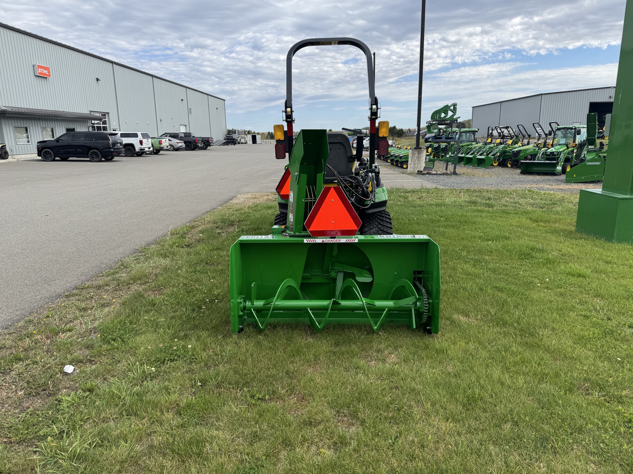 2023 John Deere 1025R Image 8