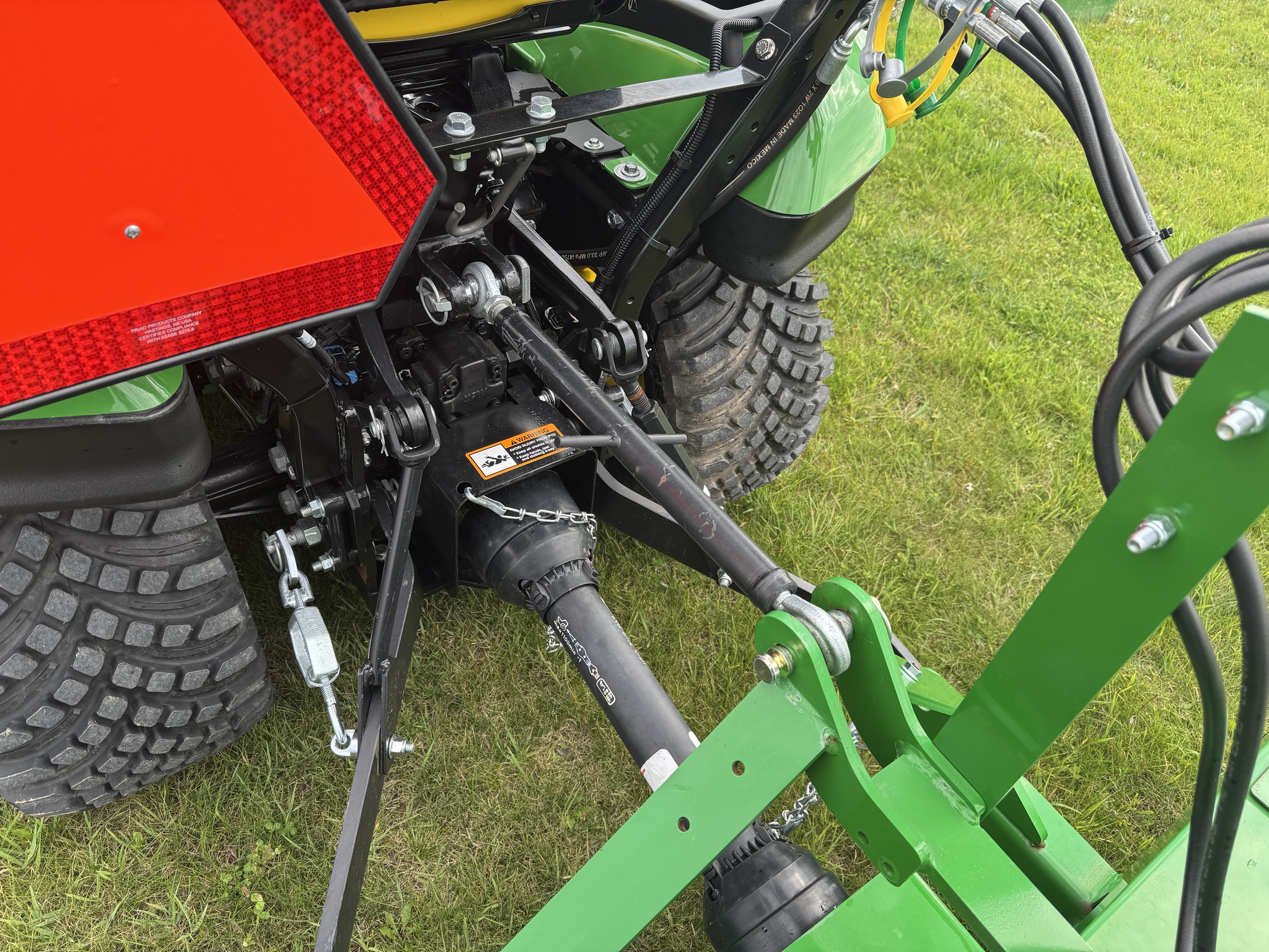 2023 John Deere 1025R Image 13