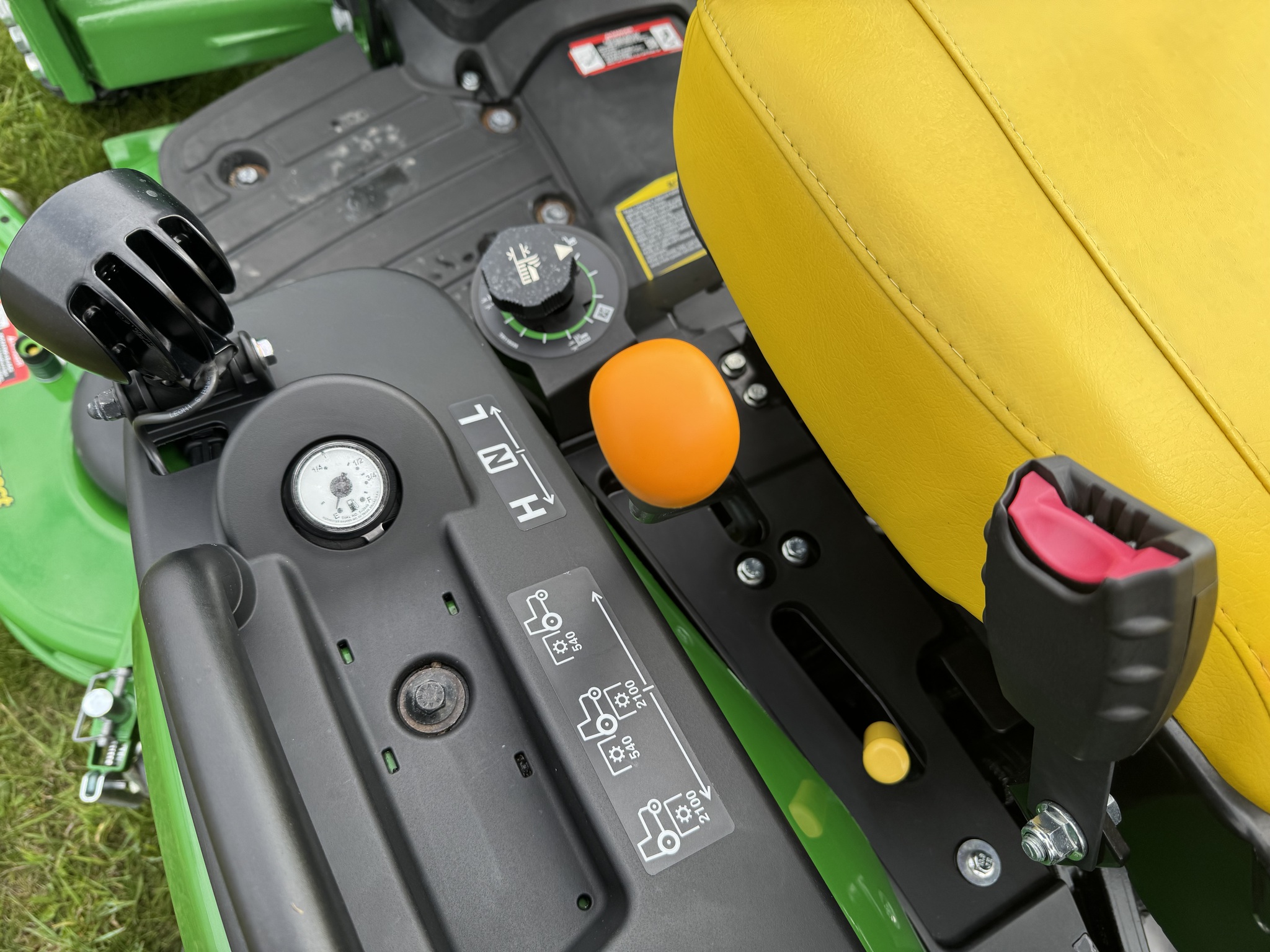 2023 John Deere 1025R Image 20