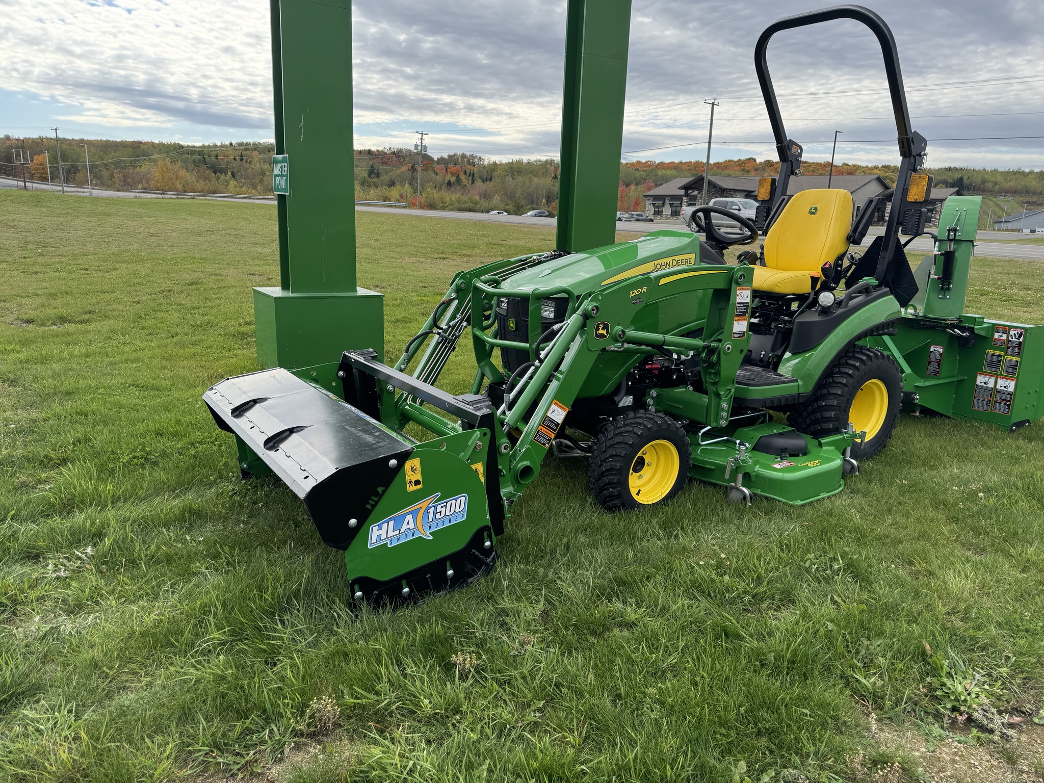 2023 John Deere 1025R Image 2