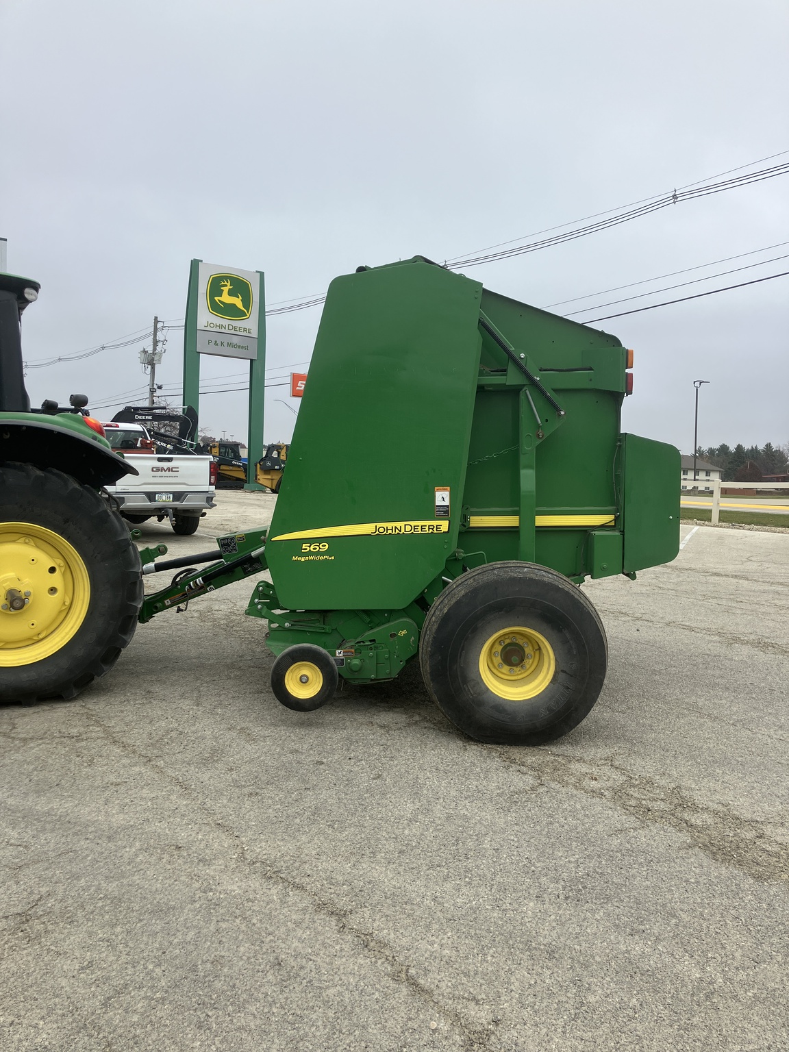 2016 John Deere 569 Image 1