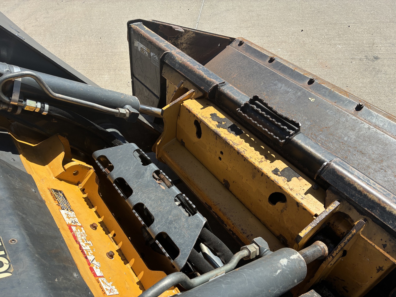 2012 John Deere 326D Image 9